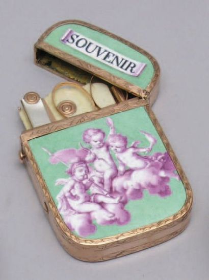 null ETUI- SOUVENIR en or ou alliage d'or à plaque d'émail animées d'amours, guerriers...