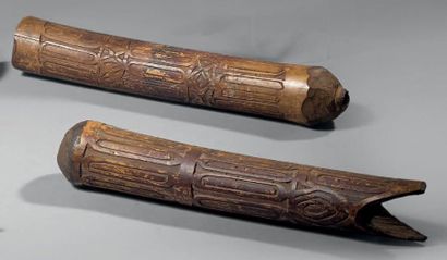 null Deux trompes d'appel Asmat - Papouasie Nouvelle Guinée Bois bambou motifs incisés...