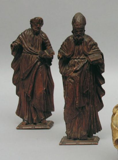  Paire de STATUETTES en bois de résineux représentant deux saints dont un évêque....