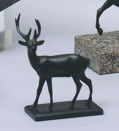 I.ROCHARD Ecole du XXe siècle Cerf Bronze signé Ht : 15cm L : 10 cm