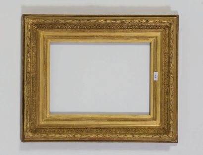 null CADRE en bois et stuc dorés dit « Barbizon » XIXe siècle. 32 x 45 x 12 cm