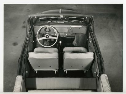 null Volkswagen Coccinelle cabriolet.
Ensemble de 4 photos de la version Karmann.
1949.
NB...