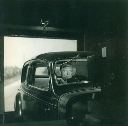 null Jean Gabin VS Hotchkiss 686.
Photo de tournage.
Par Raymond Voinquel.
1950.

Tournage...