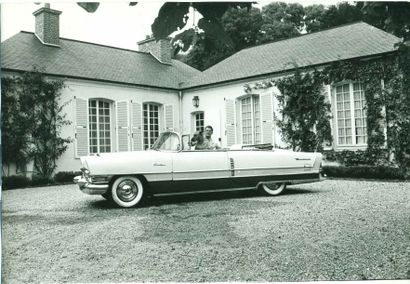 null Brosset - Dhéry VS Peugeot 301.
Jean Marais VS Packard 1960.
Paire de photos...