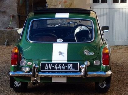 null MG B GT 1973.

Adorable petite bombe !
Superbe état ; Verte ; Intérieur tissus...