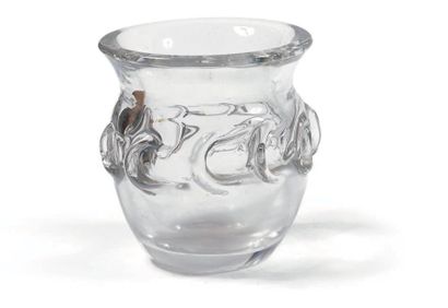 VAL SAINT LAMBERT Vase de forme conique en cristal à décor tressé Signé au revers...