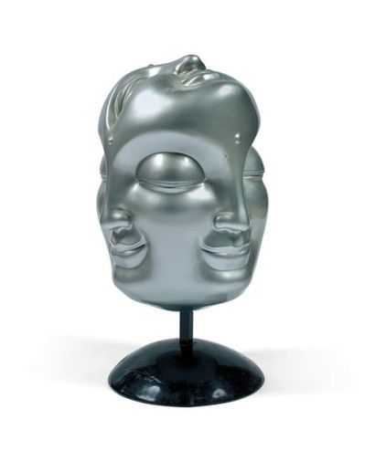MATse-Lin (Né en 1960) Profils de Buddha, 2006 Sculpture en résine teintée grise,...