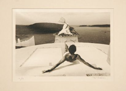 Robert DESCHARNES Port Lligat, 1966. Christ, sur le toit de la maison, scène dalinienne...