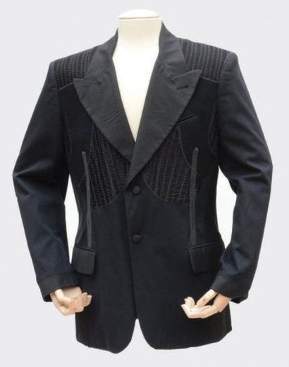 JEAN-PAUL GAULTIER HOMME Veste en drap de laine noir surpiqué à la poitrine de satin...