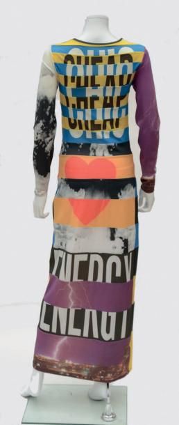 MOSCHINO Robe en jersey, motif «Peace and love», assemblée en patchwork, circa 1990-1995...