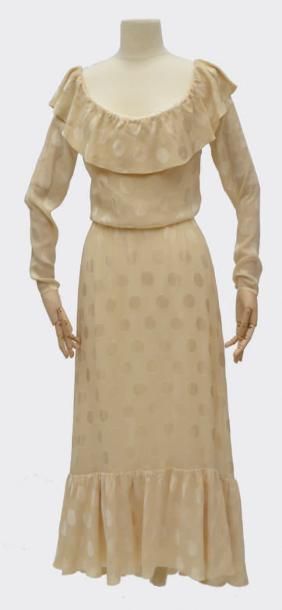 Yves Saint LAURENT Haute couture, 32737...: Robe longue en soie façonnée de pois...