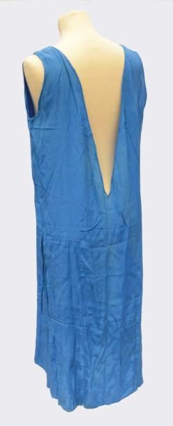 null Robe en soie bleu turquoise à petits plis sur les hanches (accidents et taches),...