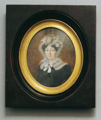 Jean Edouard Auguste LIENARD (1774-1848) Portrait de femme en buste ; elle porte...