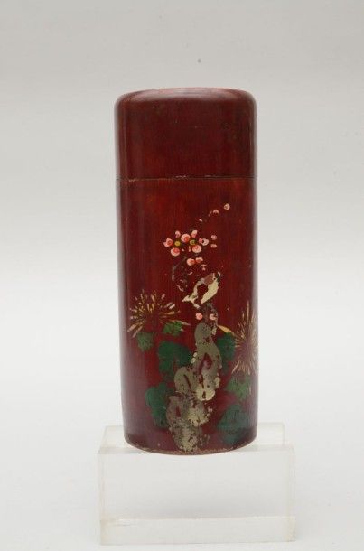 null Boîte à thé en bambou laqué rouge décorée d’un oiseau sur une branche de fleur...