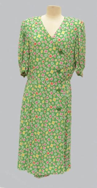 GIVENCHY boutique Robe en crêpe vert à motifs stylisés: trèfle, carreaux, coeur,...