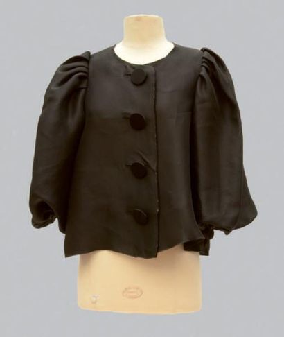 LANVIN Hiver 2006: Veste en organza noir à gros boutons plats