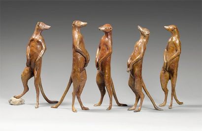 DE WISMES Odile (née en 1956) Les suricates, 2003 Bronze à patine brune, signé et...