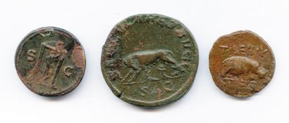 null Lot de trois monnaies romaines en bronze: un Sesterce de Philippe Père (244-249)...