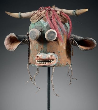 null MASQUE COW KACHINA Pueblo, vers 1920-1930 Cuir, pigments, crins de cheval teint,...