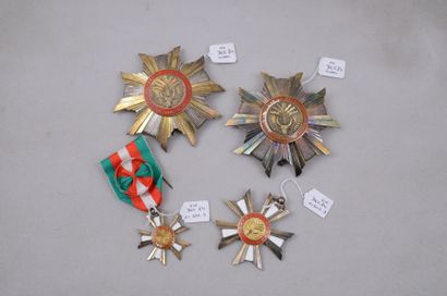 MADAGASCAR DEC024
Ensemble de Grand Croix de l'Ordre du Mérite On y joint une plaque...
