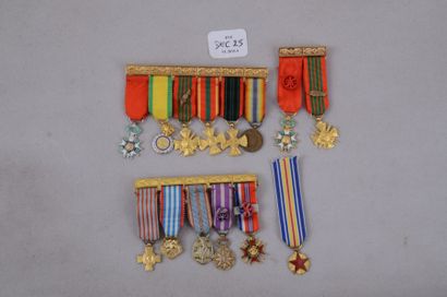 null DEC025
Ensemble de trois barrettes de réductions de médailles: Légion d'honneur,...