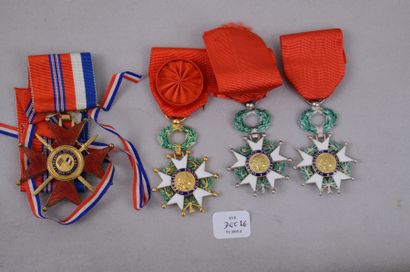 DEC026 Lot de trois Légions d'honneur officielles...