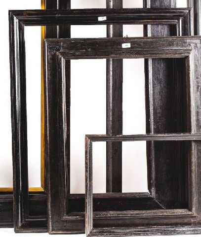 null CADRE en bois mouluré et noirci.
Italie, XVIIIème siècle.
82 x 74 x 8 cm