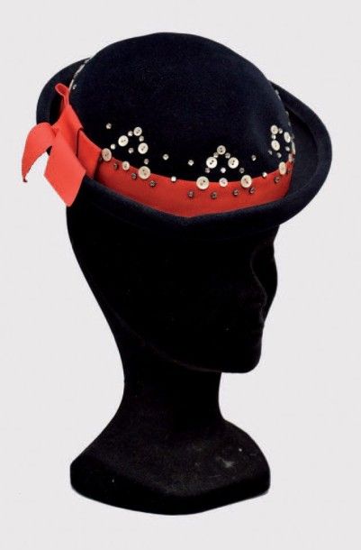 SCHIAPARELLI Paris Bibi en velours marine rebrodé de strass et petits boutons en...