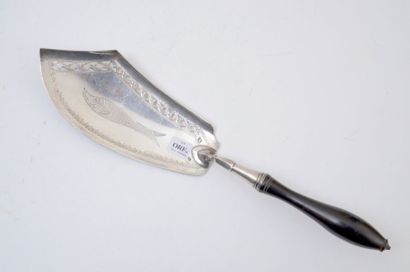 null ORF036 - PELLE à POISSON en argent à décor gravé d'un poisson, 1798-1809, MO:...
