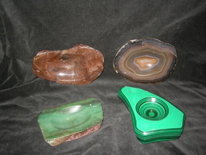null Lot de quatre CENDRIERS en pierre polie : quartz fumé rutilé (16 cm) ; agate...