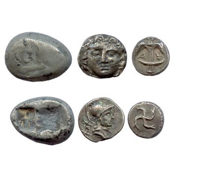 null Lot de trois monnaies grecques en argent :


obole de Pisidie-Selgé 350-300...