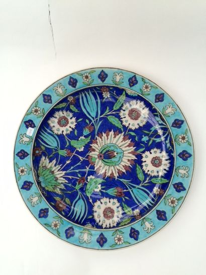 null Théodore DECK (1823-1891)
Grand plat rond en céramique émaillée de motifs floraux...