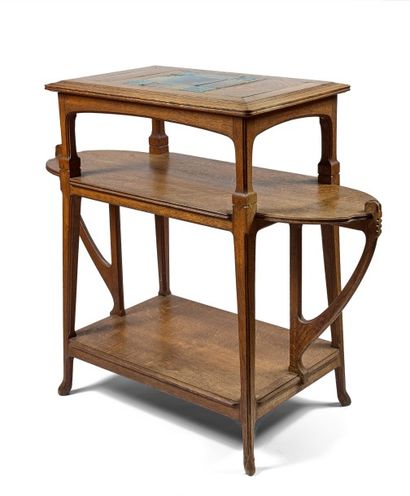 null Charles REFAUVELET (1884-1915 )

Table à thé en chêne à trois plateaux, celui...