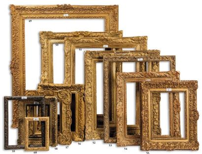 null CADRE en bois sculpté et doré à décor Bérain.
Epoque Louis XIV.
83 x 66,5 x...