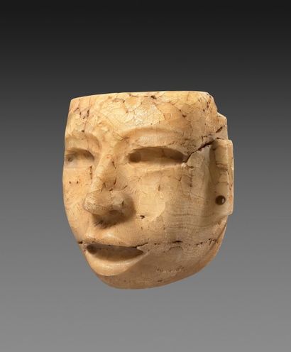 null MASQUE TEOTIHUACAN 400 - 600 ap JC Albatre (Tecali)
Grand masque au visage expressif...