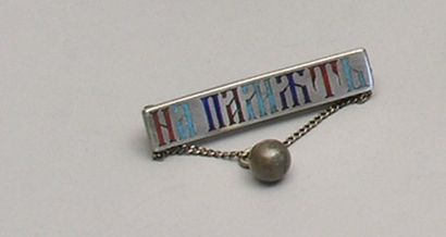 null BROCHE barette en argent à email polychrome en reserve à la devise «Souvenir...