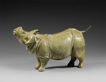 JACQUESSON Florence (née en 1962) Rhinocéros indien Bronze patiné signé et numéroté...