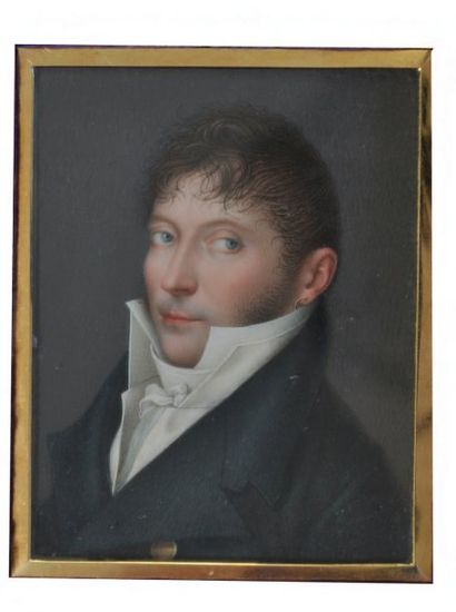 ECOLE FRANCAISE. Portrait de jeune homme en habit gris, chemise, gilet et cravate...