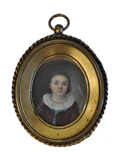 ECOLE FRANCAISE. Fin du XVIIIe Portrait de jeune garçon. Miniature ovale, sur ivoire....