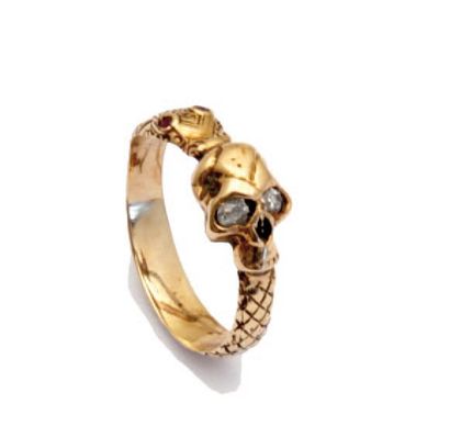 null BAGUE en or jaune memento mori composée d'un crâne aux yeux de roses et d'un...