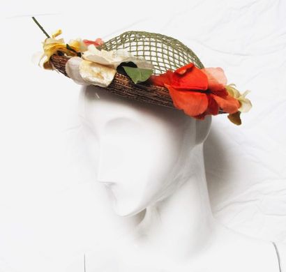 null SCHIAPARELLI PARIS : Chapeau couronne en paille tressée, appliqué de fleurs...