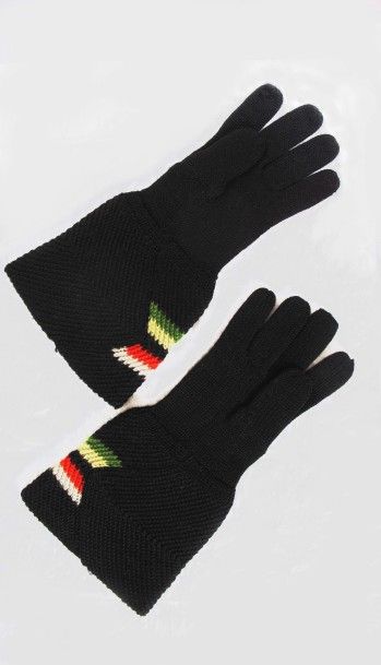 null JEAN PATOU attribué à :CIRCA 1925-1930 : Paire de gants en laine tricotée, à...