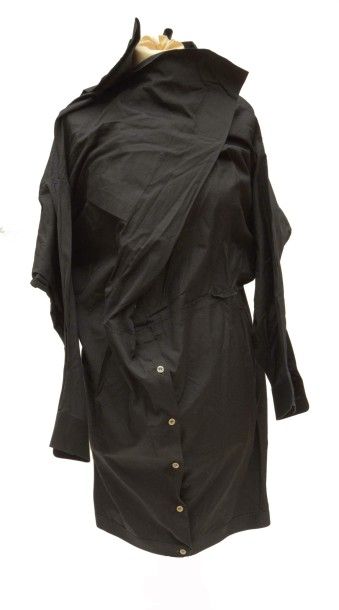 null COMME DES GARCONS: 1992: Robe-Jupe-Chemisier en coton noir et boutons de nacre...