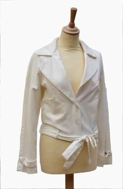 null MARTIN MARGIELA : Lot de blouson ou vestes. Blouson en coton bleu clair zippé,...