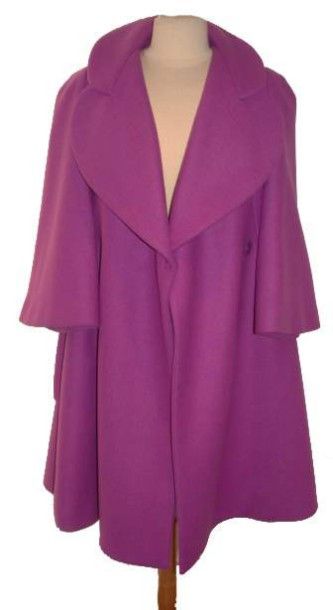 null 3 Manteaux: NINA RICCI: Manteau en lainage écossais, violet, rose, jaune et...