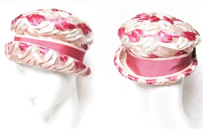 null SCHIAPARELLI Paris: Chapeau en raphia et résille tressée dans les tons roses...