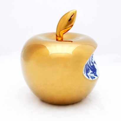 null LI LIHONG (Né en 1974)

Apple China, 2013

Céramique Gold signée et numérotée...