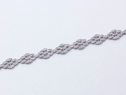 null Bracelet articulé en or gris 750 millièmes à décor géométrique, pavé de petits...