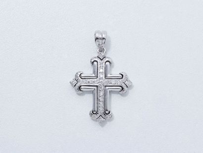 null Pendentif croix en or gris 750 millièmes godronné, orné de petits diamants brillantés.
Poids...