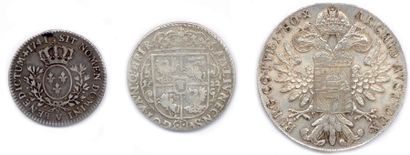 null Lot de trois pièces d'argent:
-cinquième d'écu au bandeau de Louis XV 1741 V...